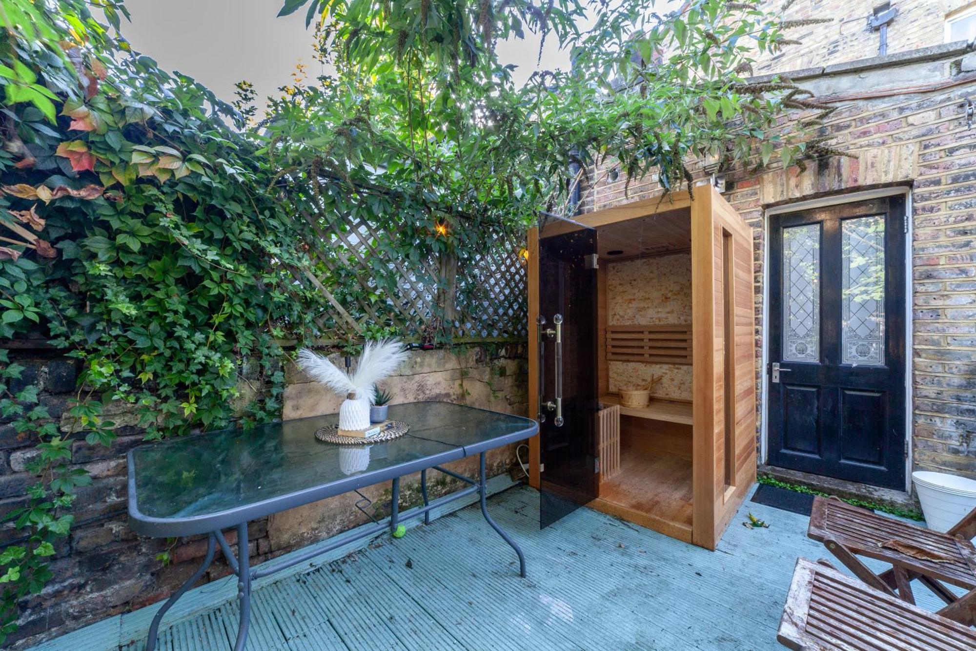 Privatunterkunft Master En - Townhouse Double With Garden & Hot Tub