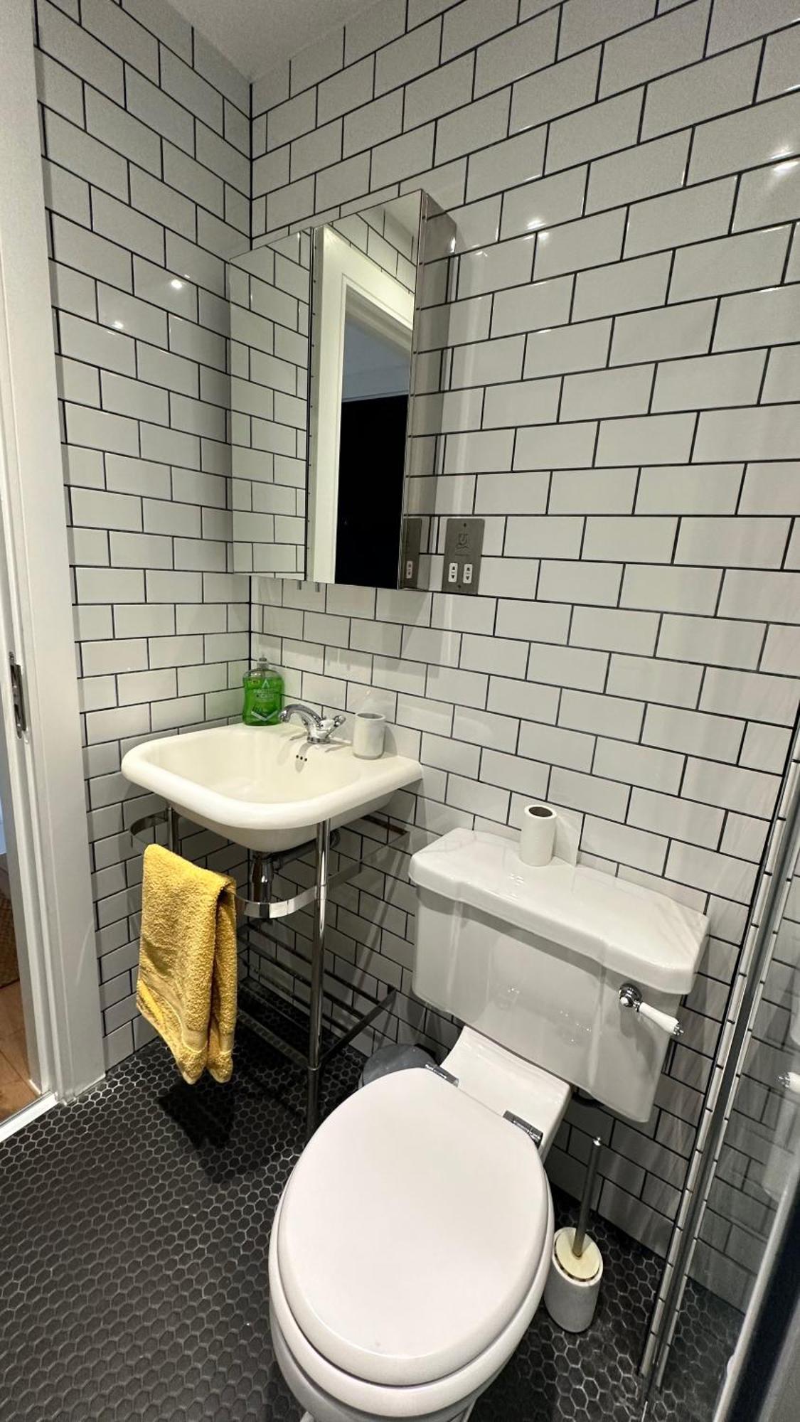 Modern & Stylish 1 Bedroom Flat London