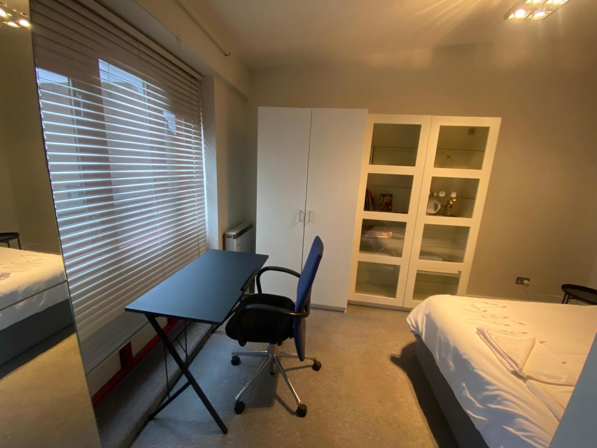 Lovely Bright Double Room-private Bathroom Habitación en casa particular *
