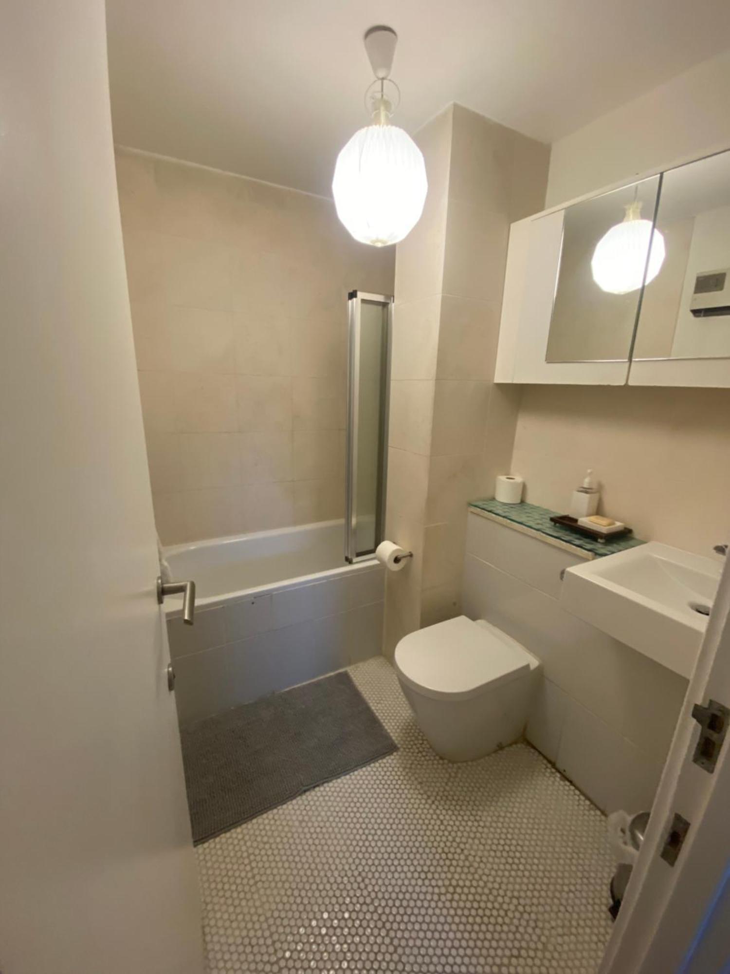 Lovely Bright Double Room-private Bathroom