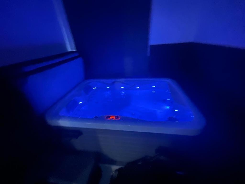 Leilighet Luxury With Private Jacuzzi Hot Tub & Sauna London