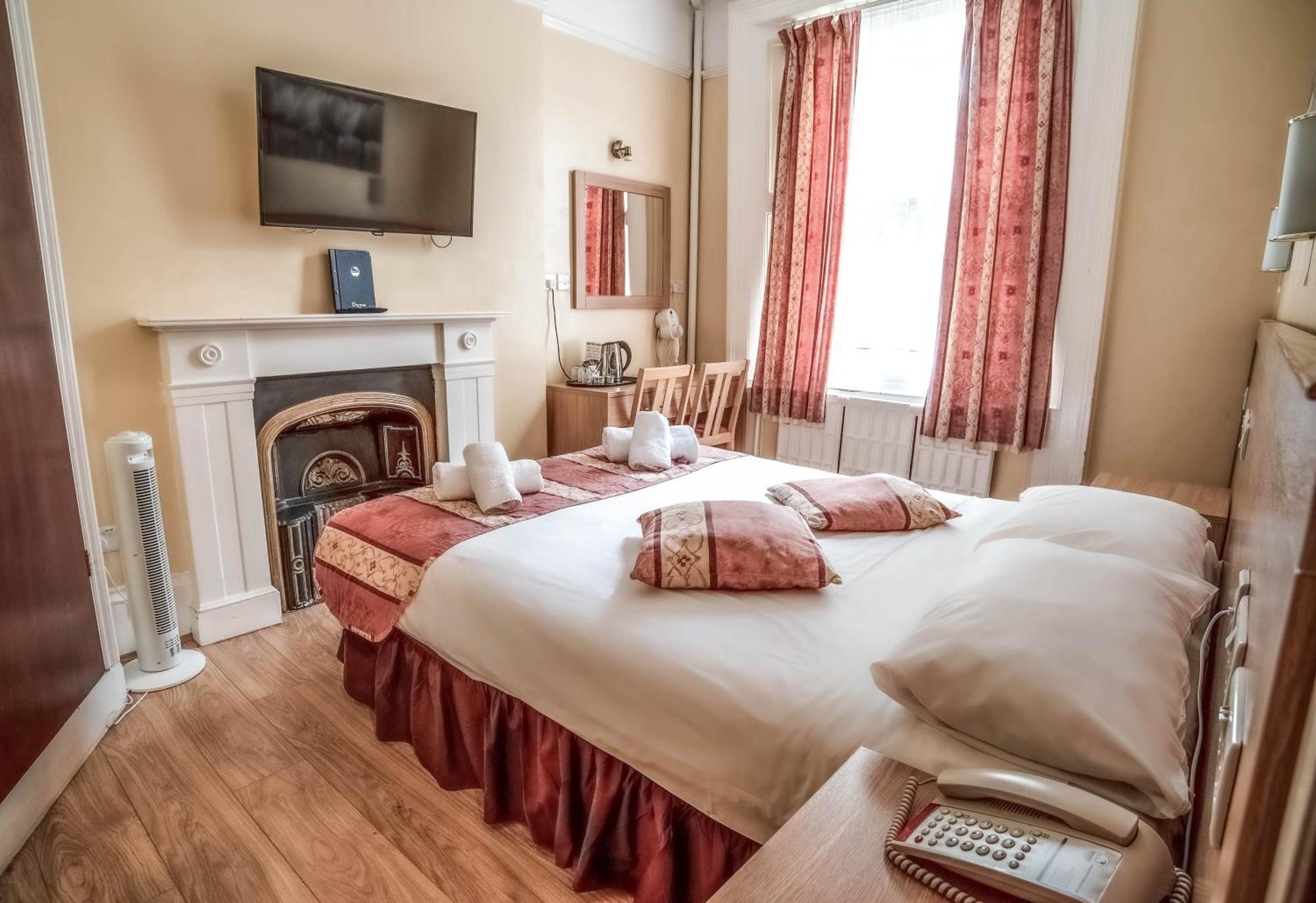 Dolphin Hotell