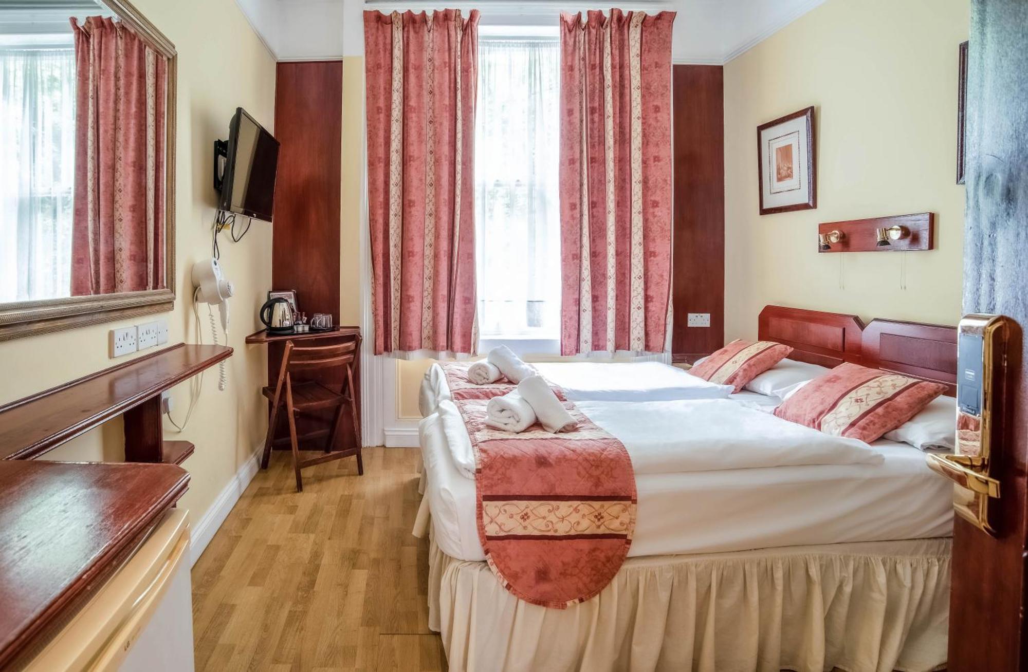 Dolphin Hotell