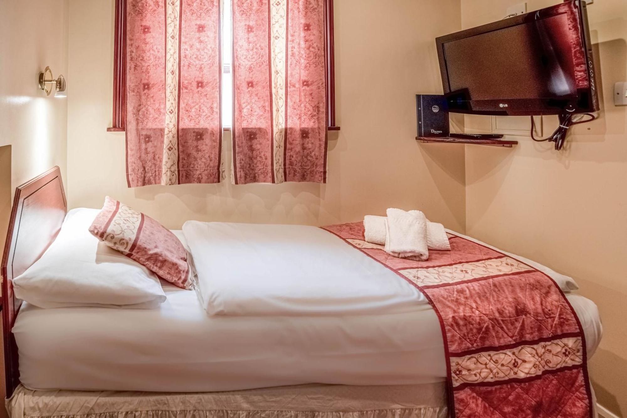 Dolphin Hotell