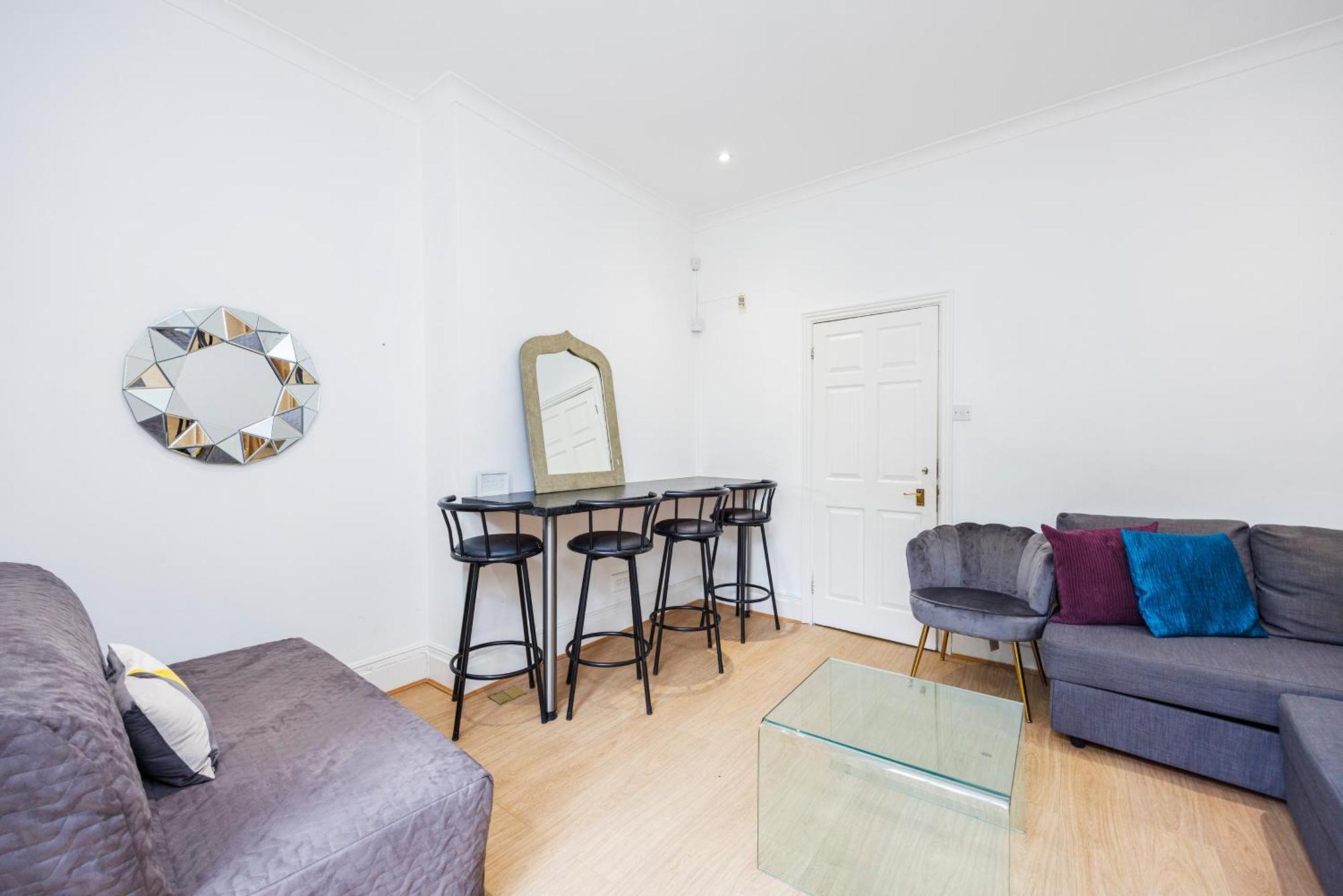 Aparthotel Mansion House With Spacious Close To Excel And Canarywharf London