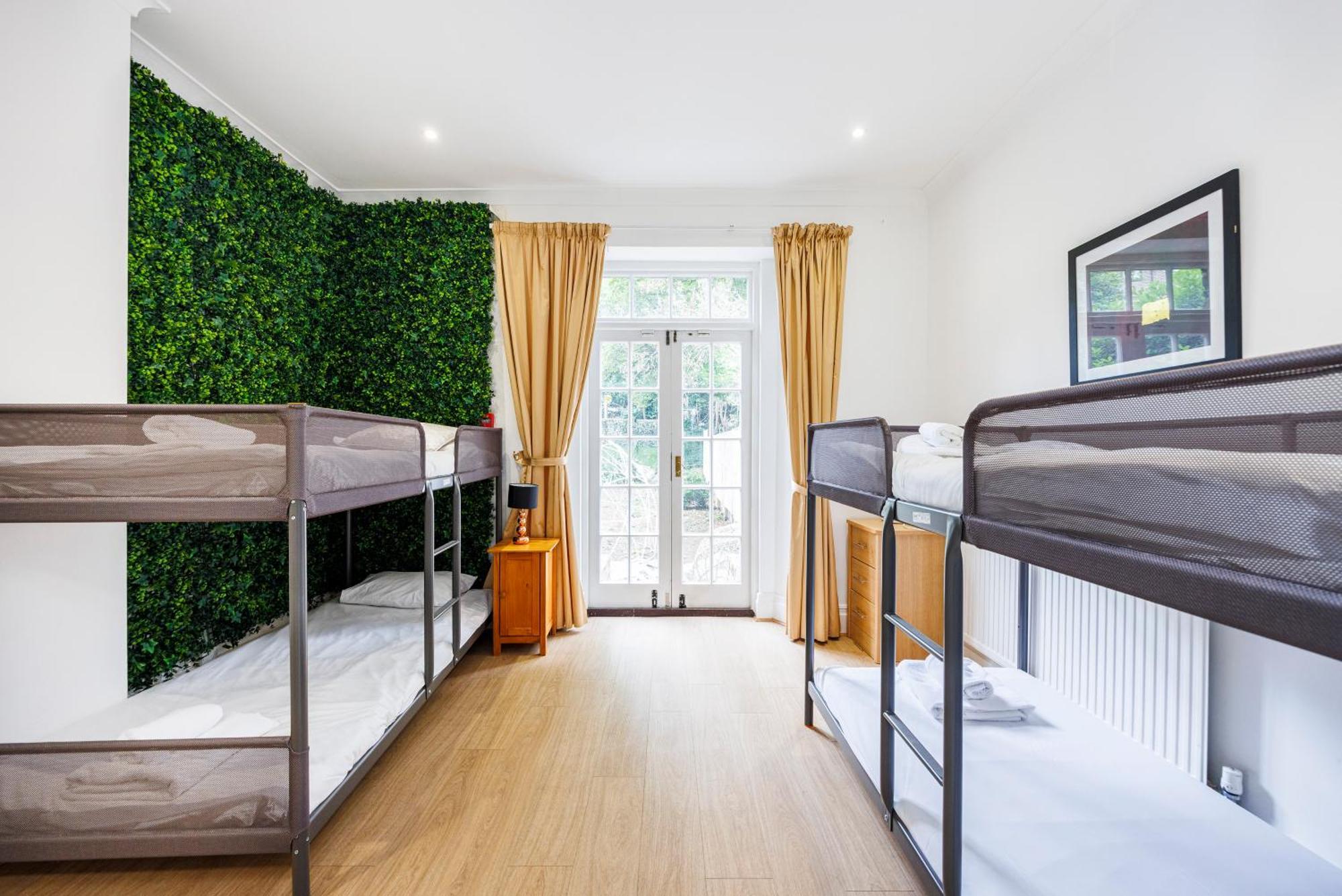 Mansion House With Spacious Close To Excel And Canarywharf London