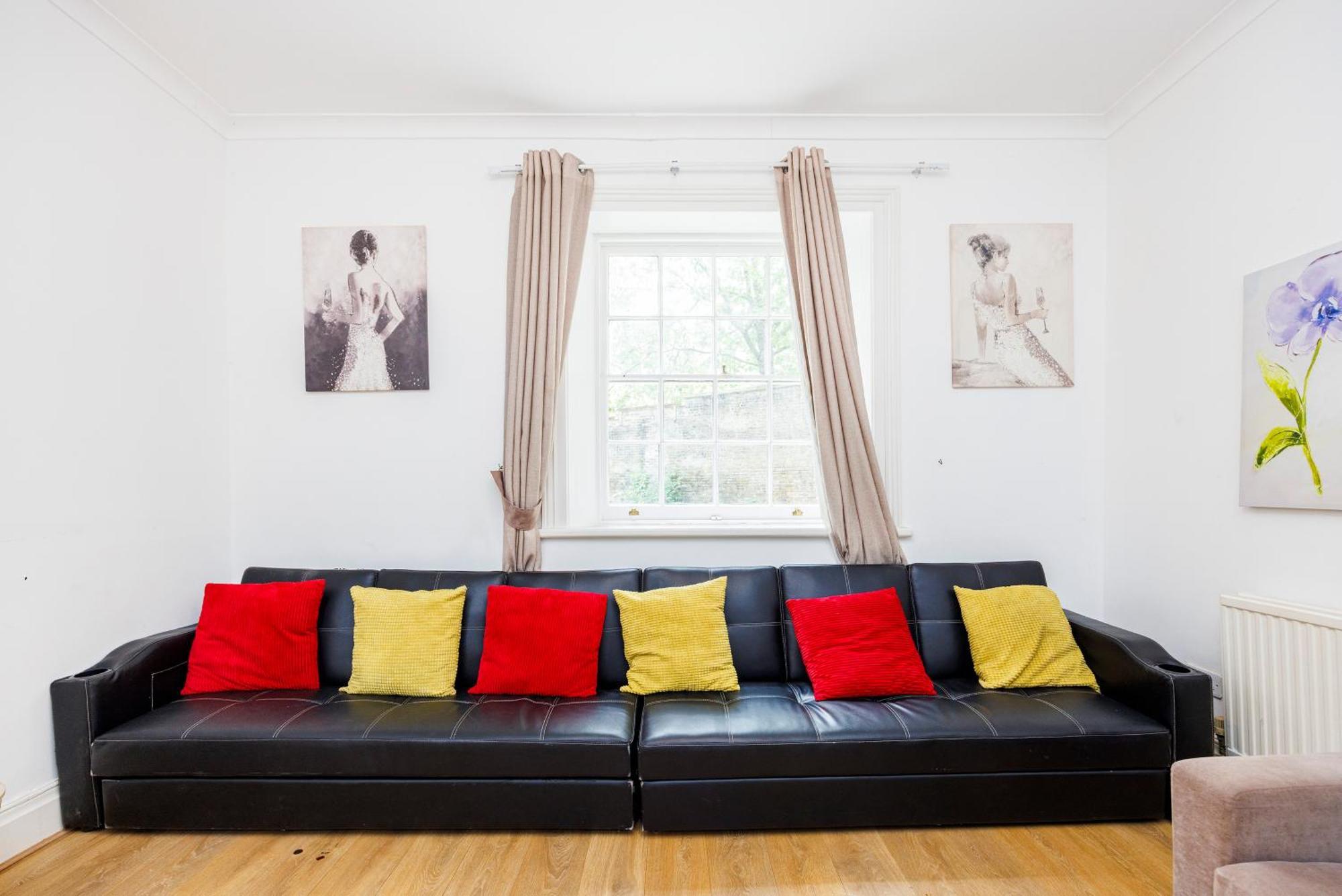 Mansion House With Spacious Close To Excel And Canarywharf Aparthotel London