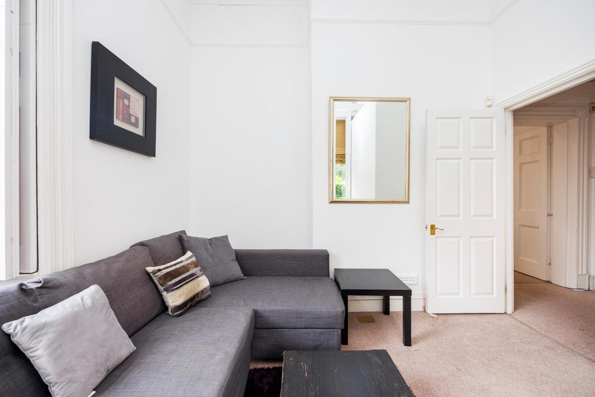 Mansion House With Spacious Close To Excel And Canarywharf * London