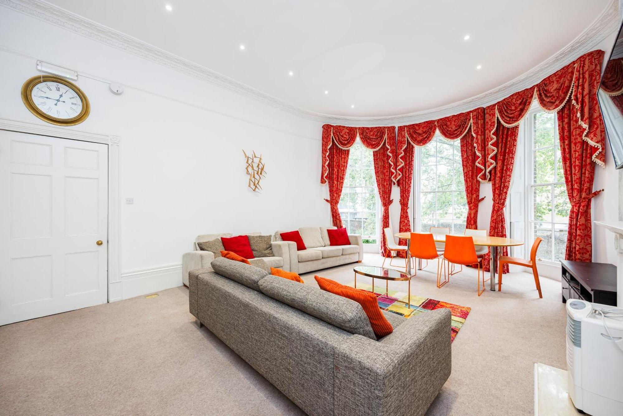 Mansion House With Spacious Close To Excel And Canarywharf London
