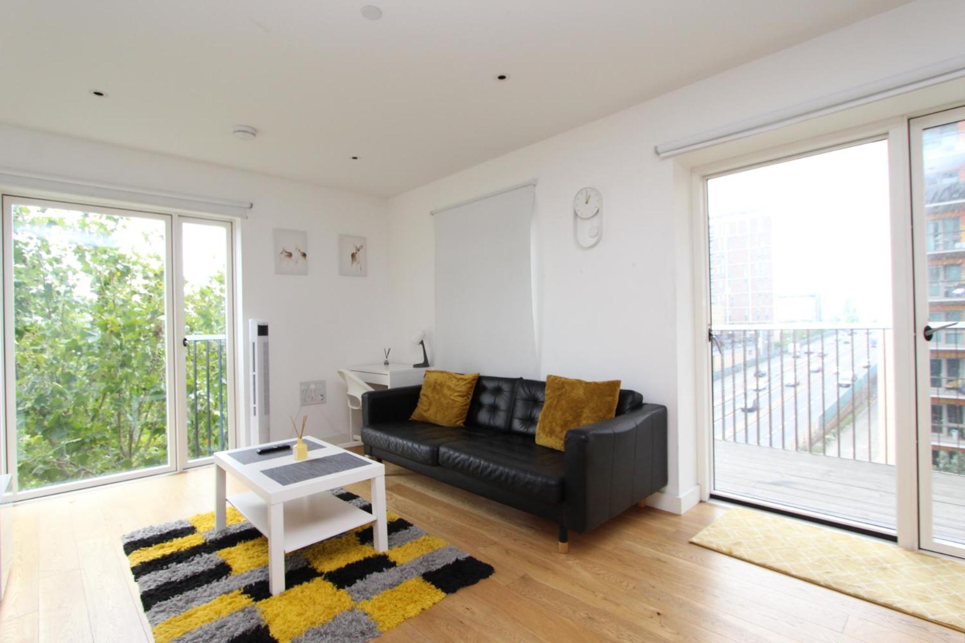 Spacious & Modern 1 Bedroom Close To Station In E16 Leilighet