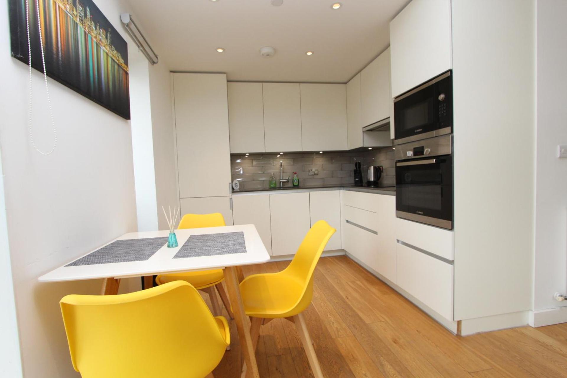 Spacious & Modern 1 Bedroom Close To Station In E16 Leilighet