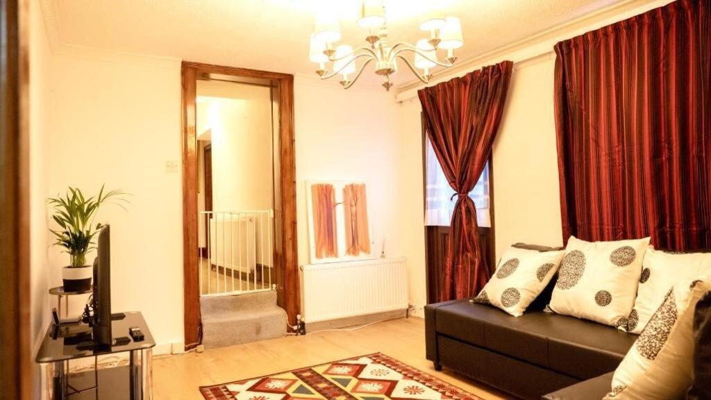 Spacious 2 Bedroom Flat Apartment London