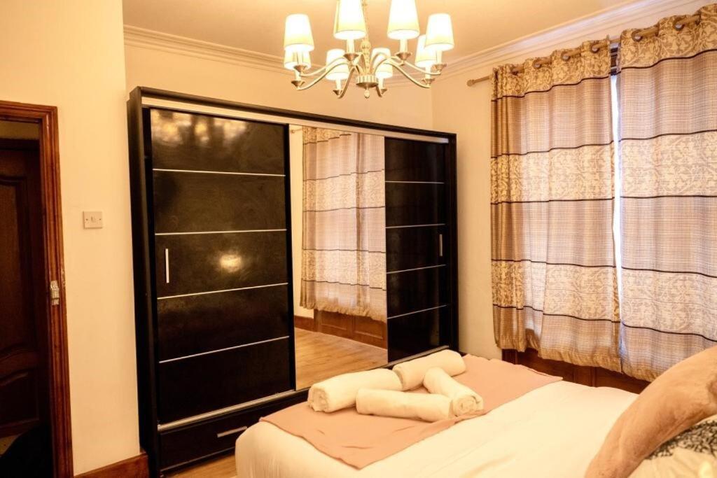 Spacious 2 Bedroom Flat *