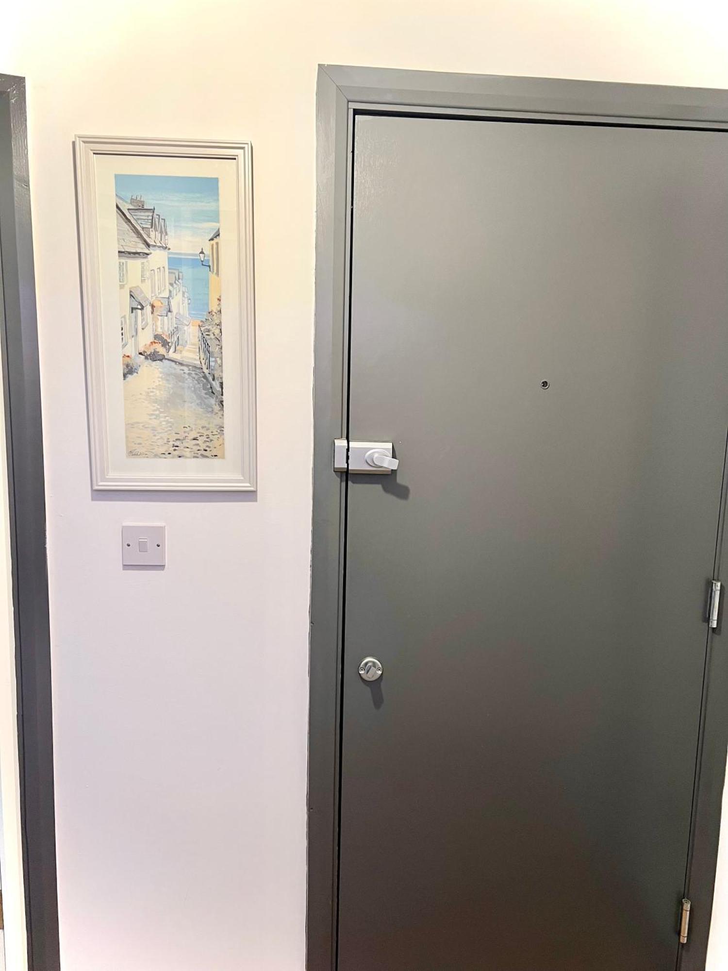 White Chapel Holiday 2 Bedroom London