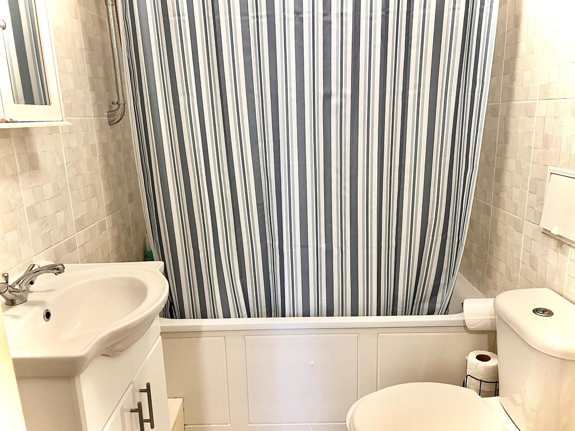 White Chapel Holiday 2 Bedroom Apartment London