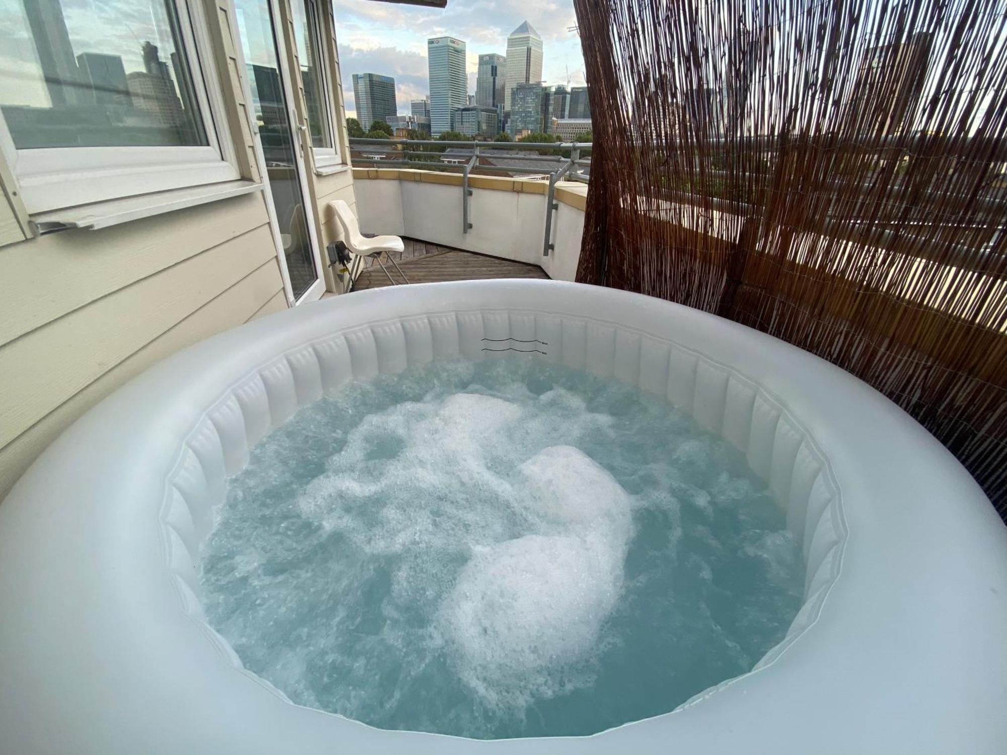 Panoramic City Views, Free Wifi, Canary Wharf Penthouse London