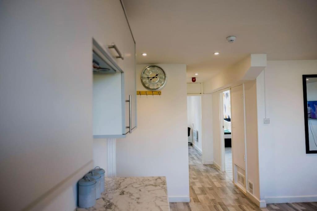 Leilighet 2 Bedrooms -parking-very Spacious-wifi