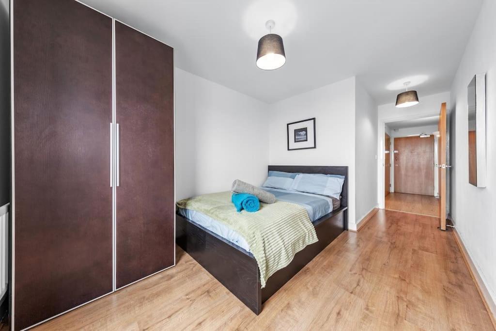Lovely & Cosy 2 Beds Skyline View Apartment *