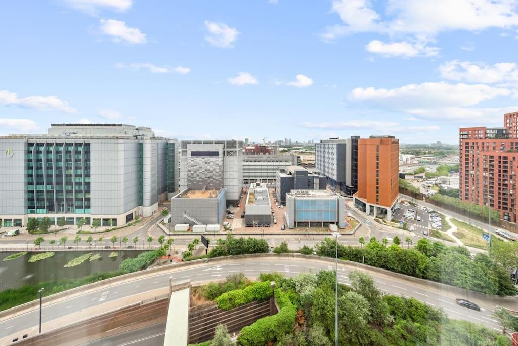 Lovely & Cosy 2 Beds Skyline View Apartment