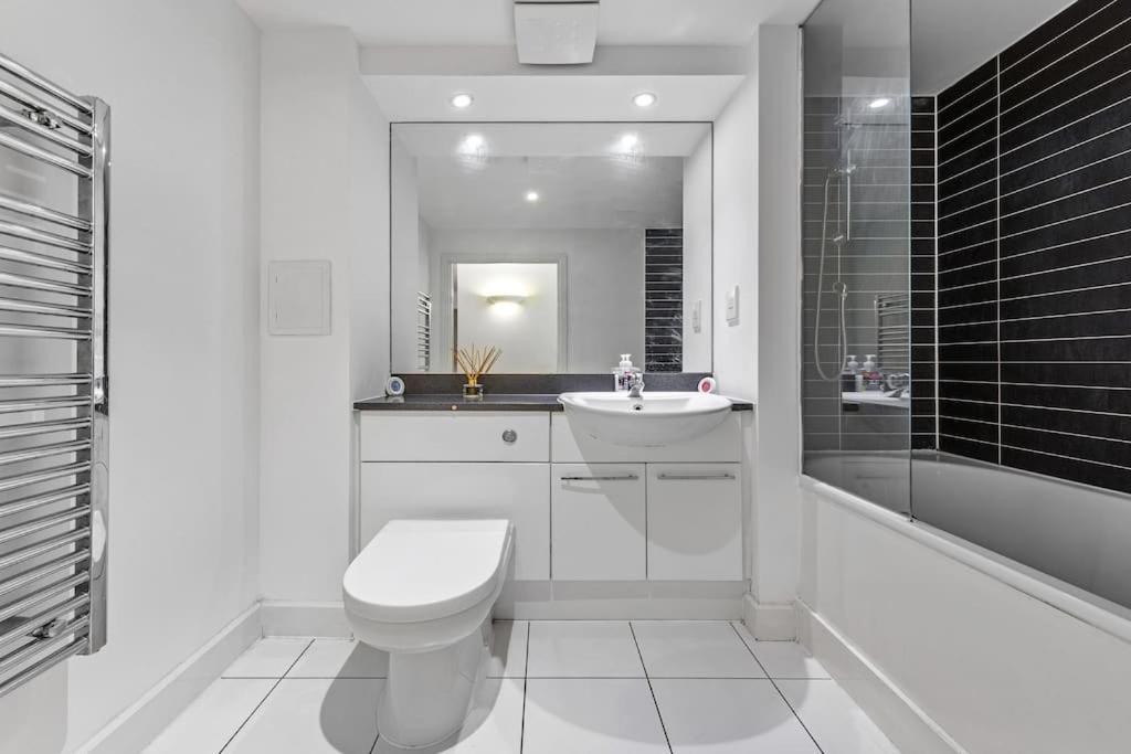 Lovely & Cosy 2 Beds Skyline View London