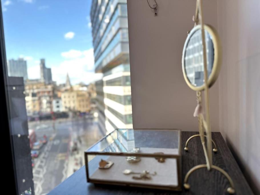 The Glamour Of Shoreditch