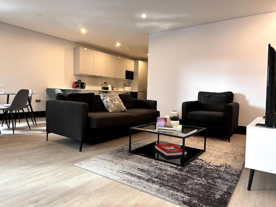 The Glamour Of Shoreditch Apartment London