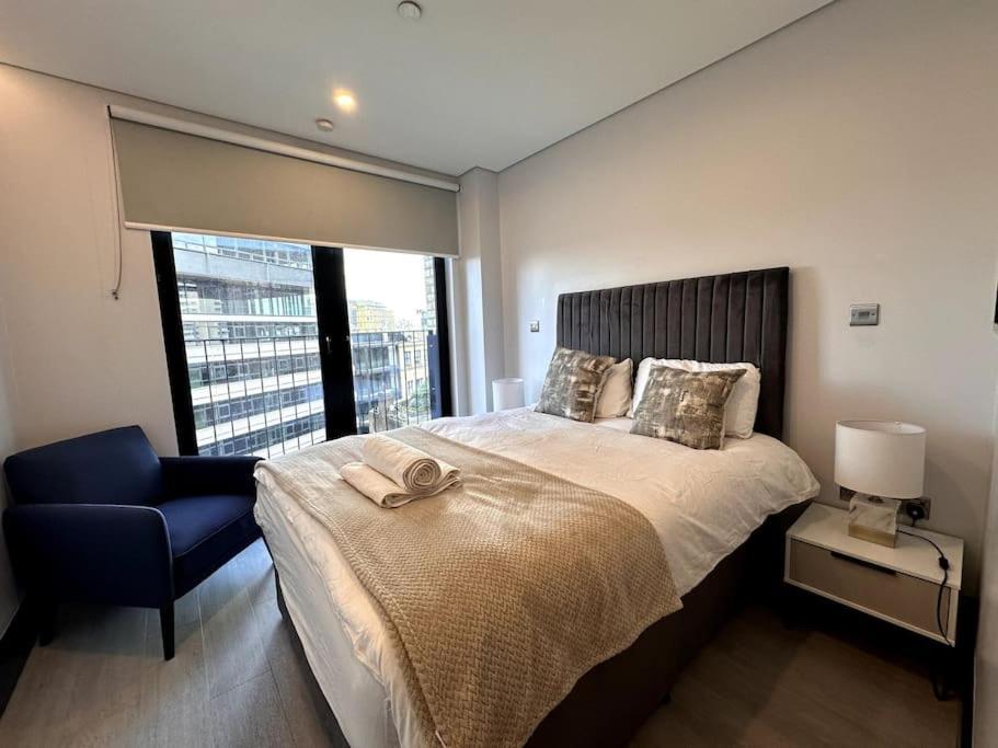 The Glamour Of Shoreditch Apartment London