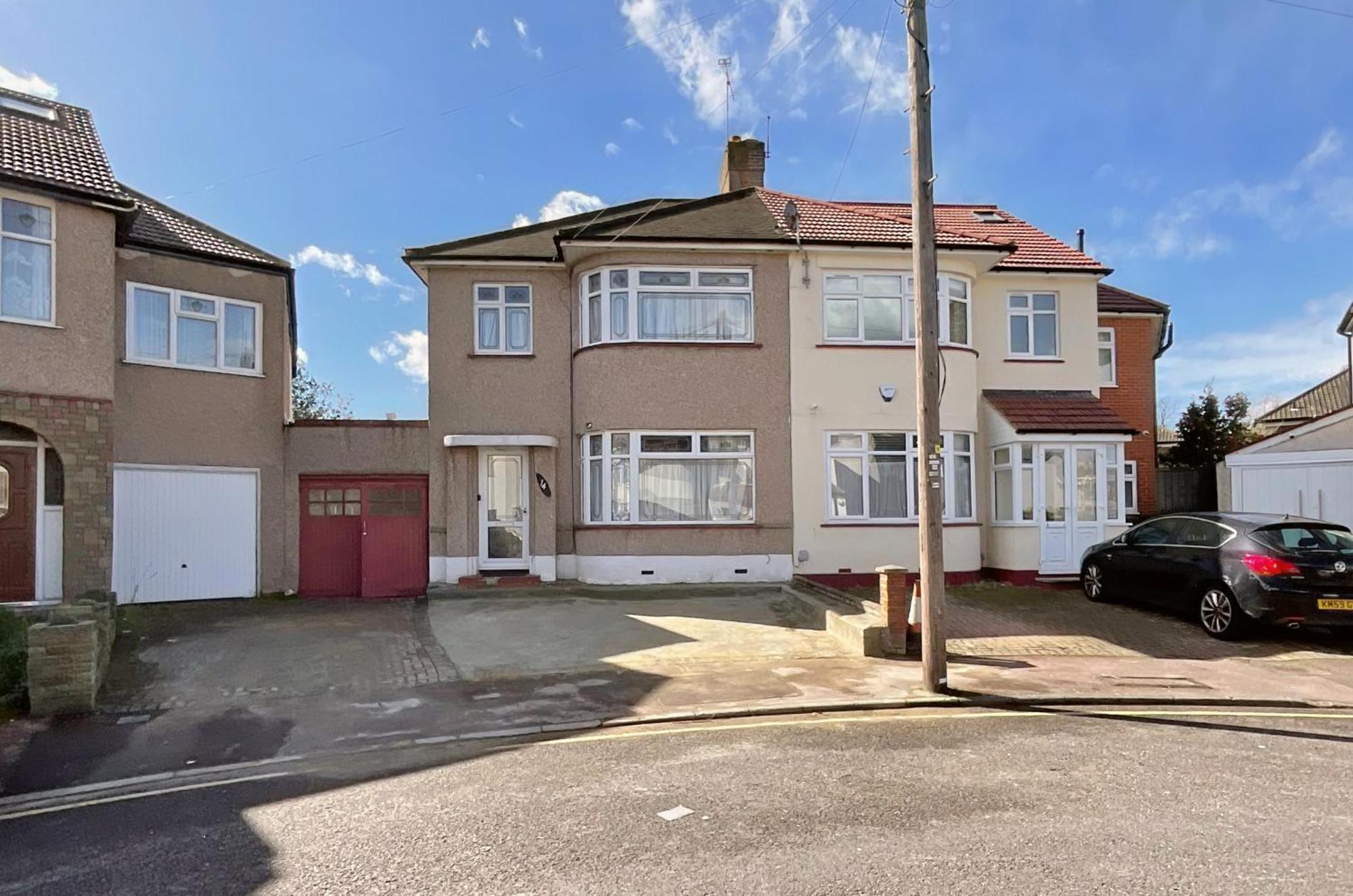 Barking House Sleeps 12 - Parking - Train Tube - Airport