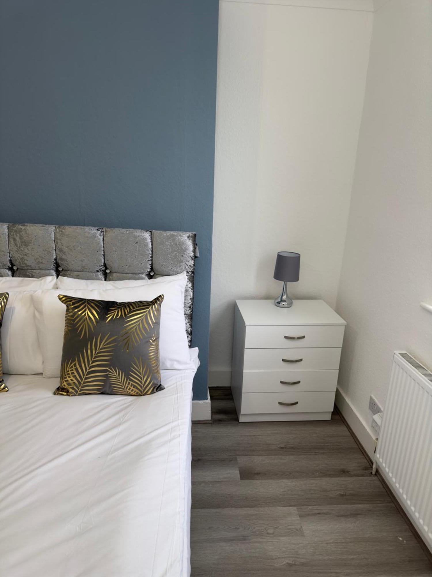 Newly Decorated 5-bed Hackney Townhouse