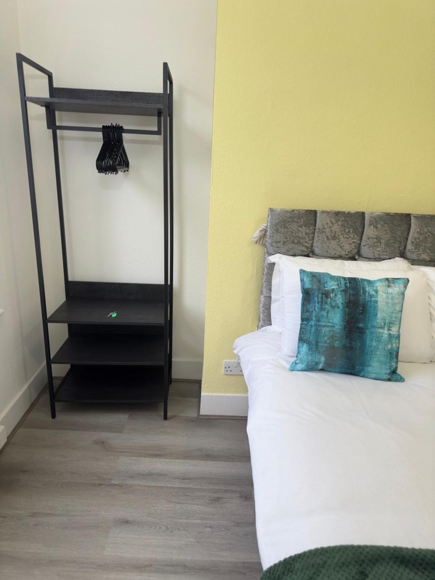 Holiday home Newly Decorated 5-bed Hackney Townhouse London