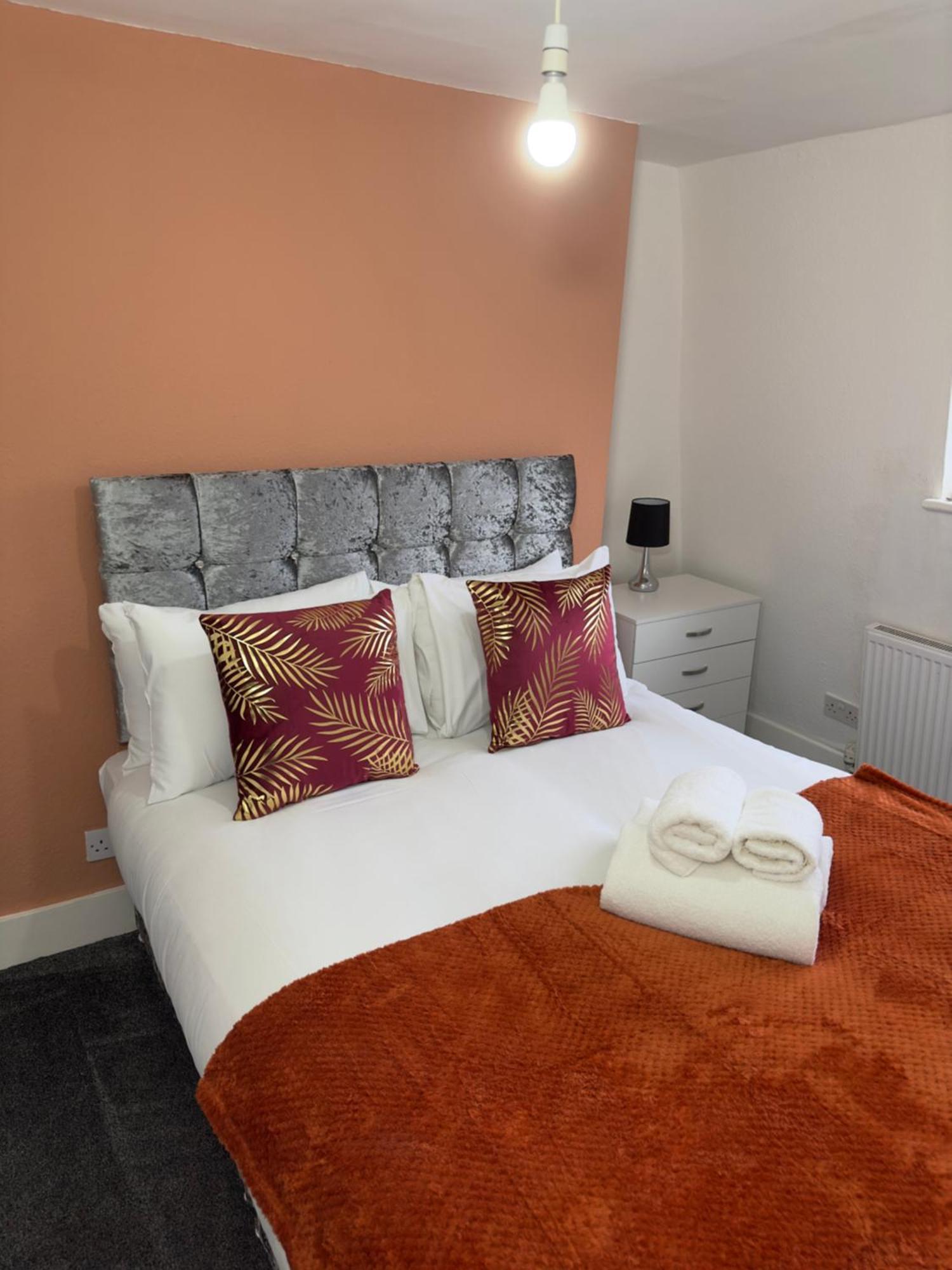 Newly Decorated 5-bed Hackney Townhouse London