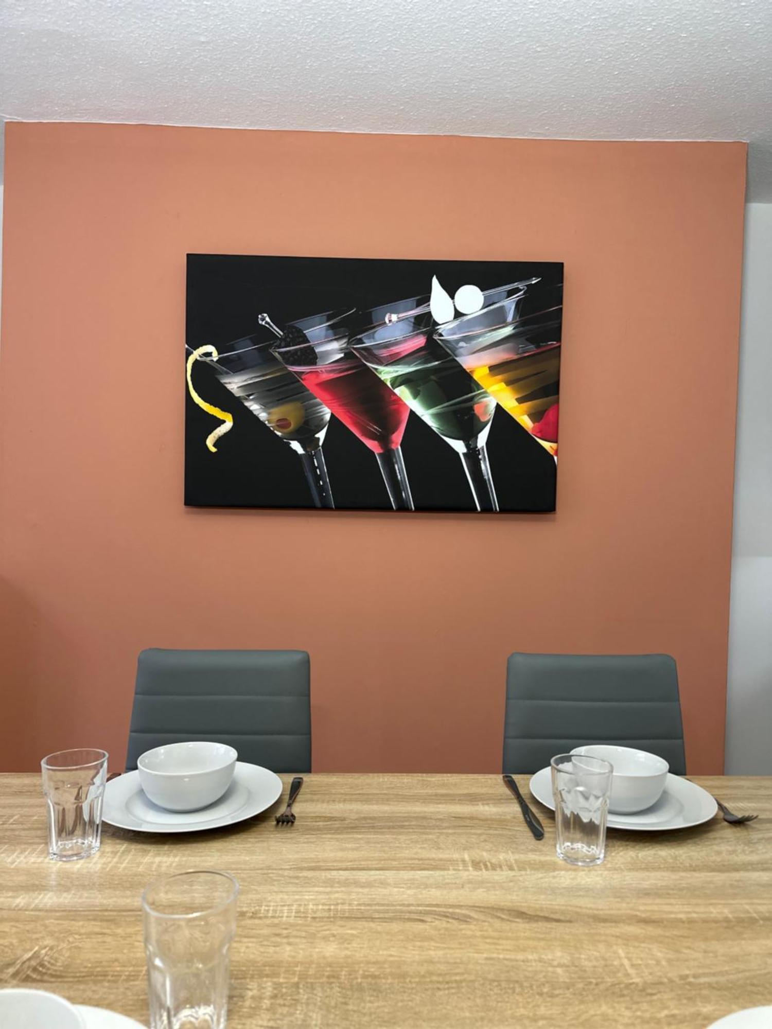 Newly Decorated 5-bed Hackney Townhouse Holiday home London
