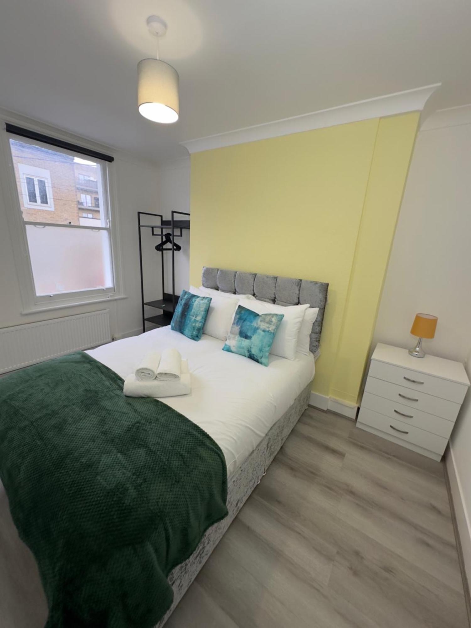 Newly Decorated 5-bed Hackney Townhouse