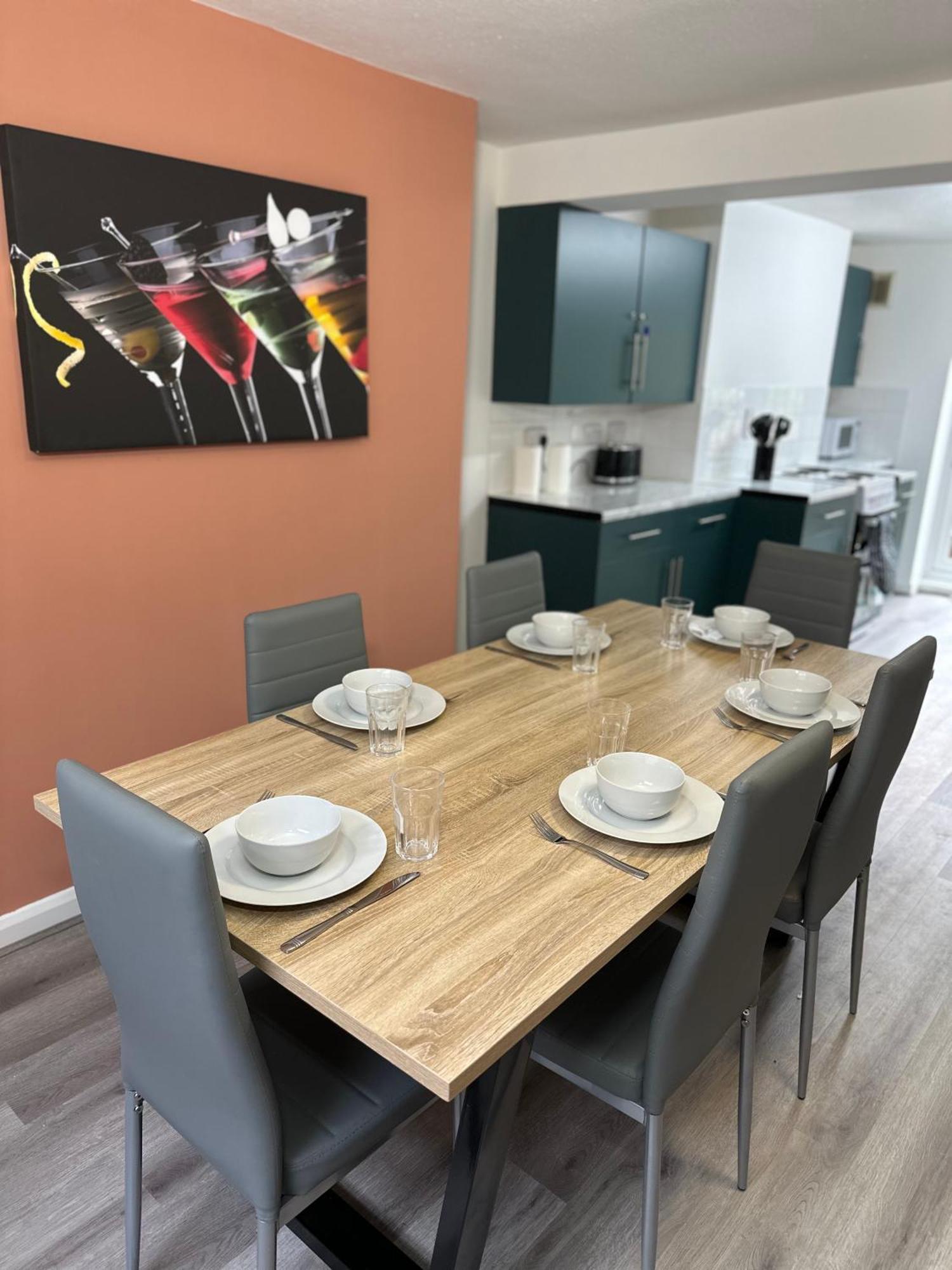 Newly Decorated 5-bed Hackney Townhouse Holiday home *