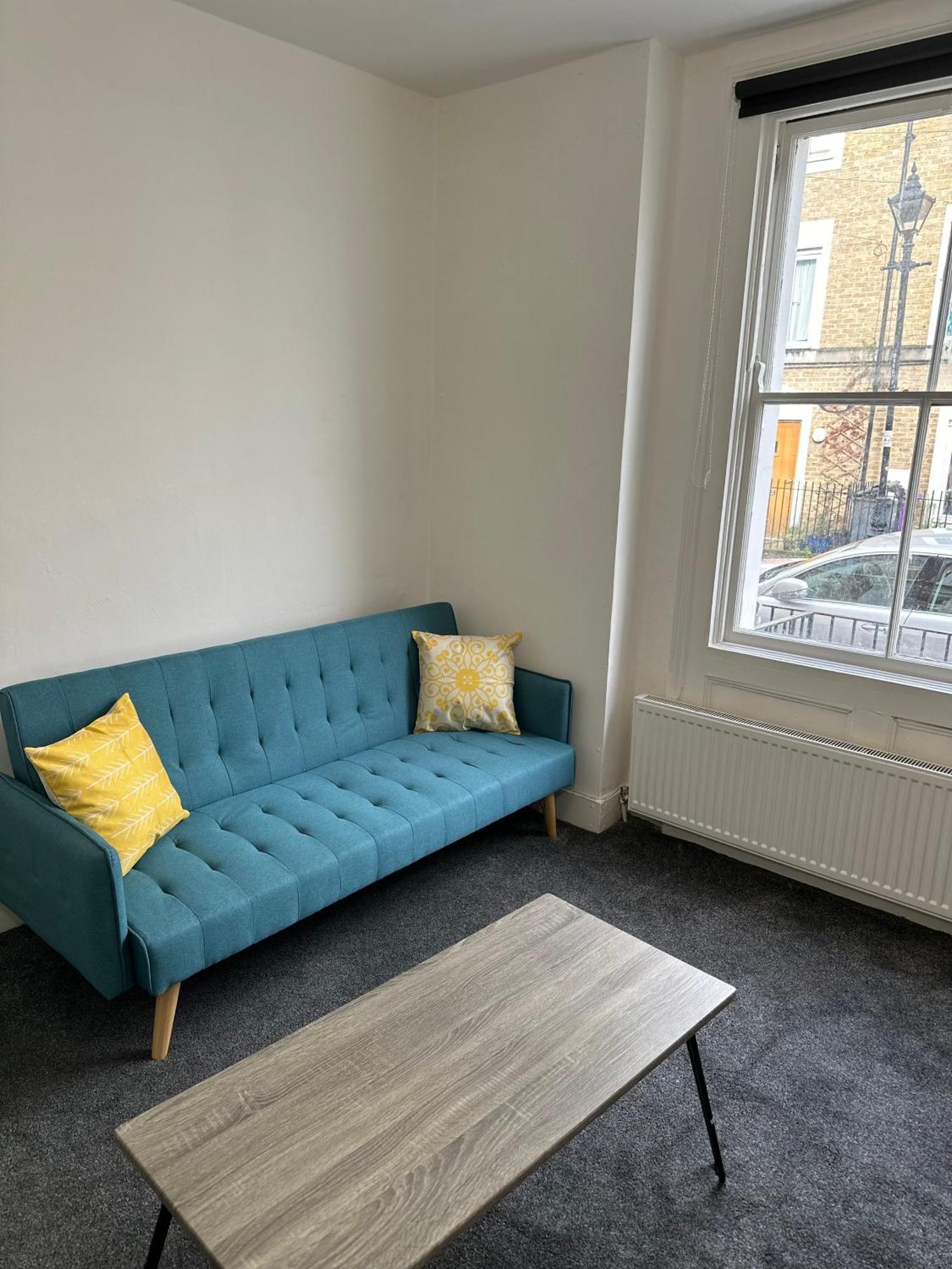 Newly Decorated 5-bed Hackney Townhouse * London