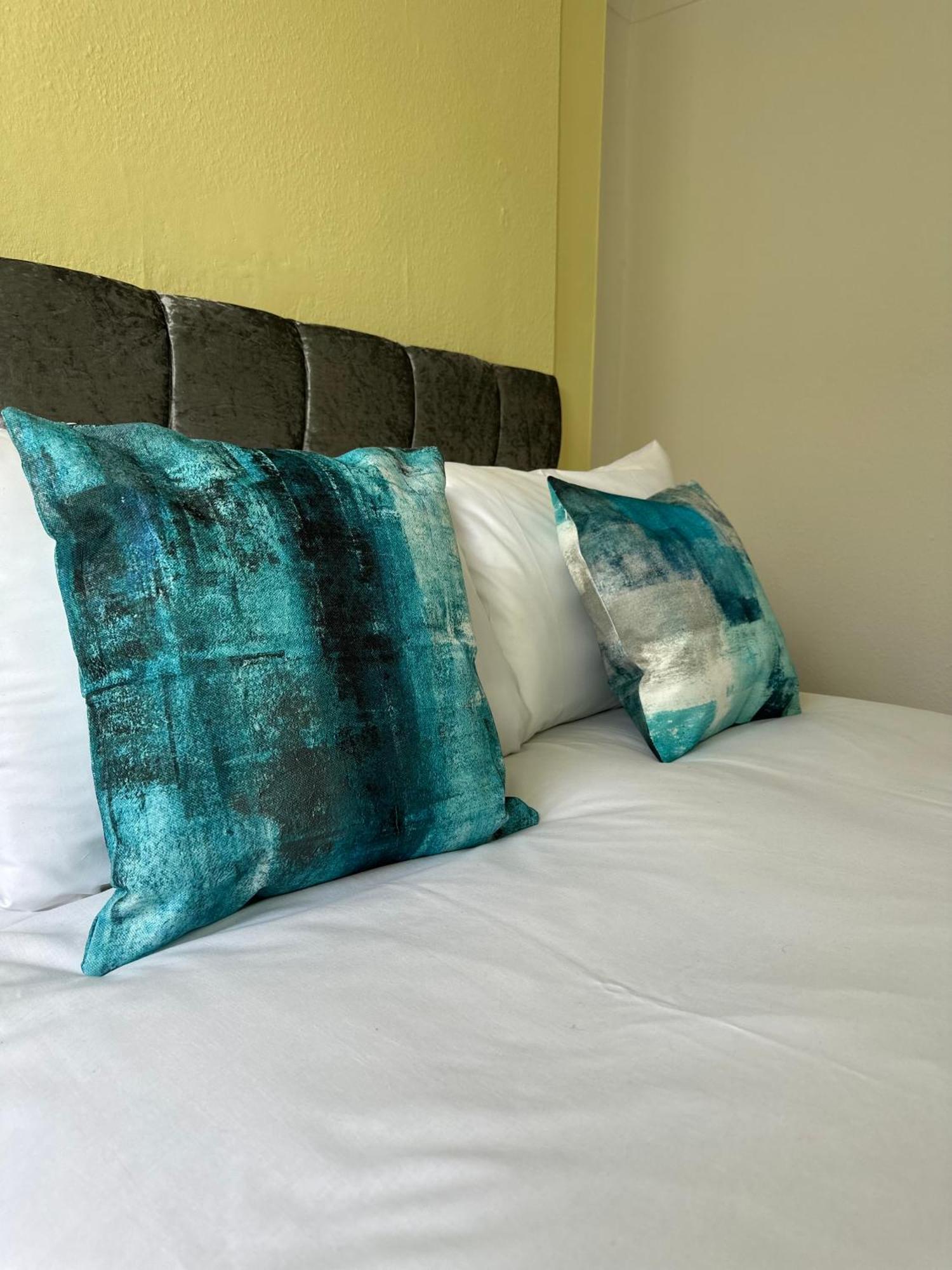 Newly Decorated 5-bed Hackney Townhouse * London
