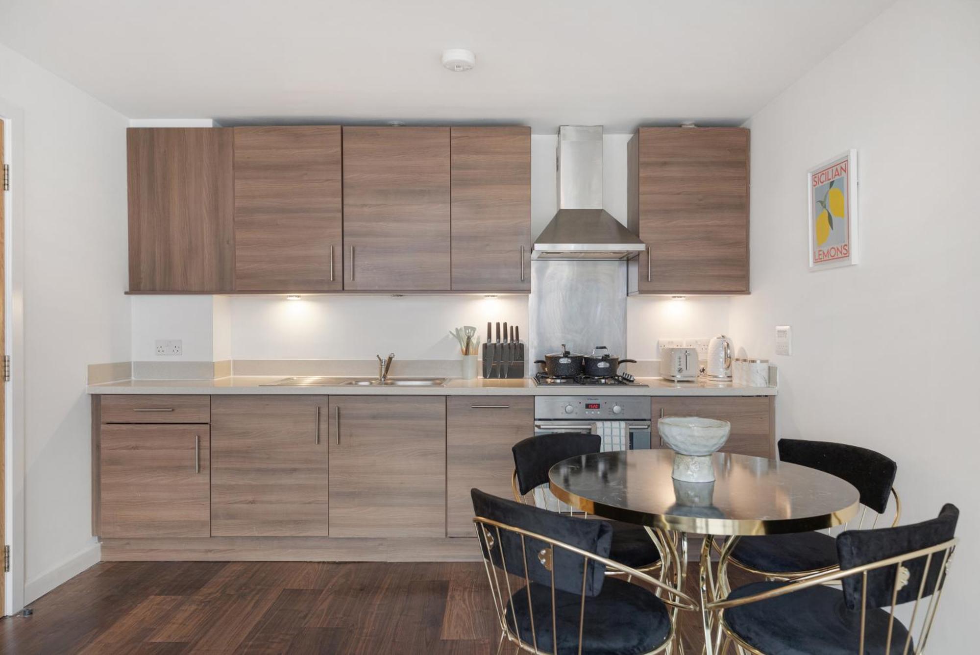 Lift & Free Parking, Modern 1 Bed Flat In Shoreditch Next To Train Station Appartement *