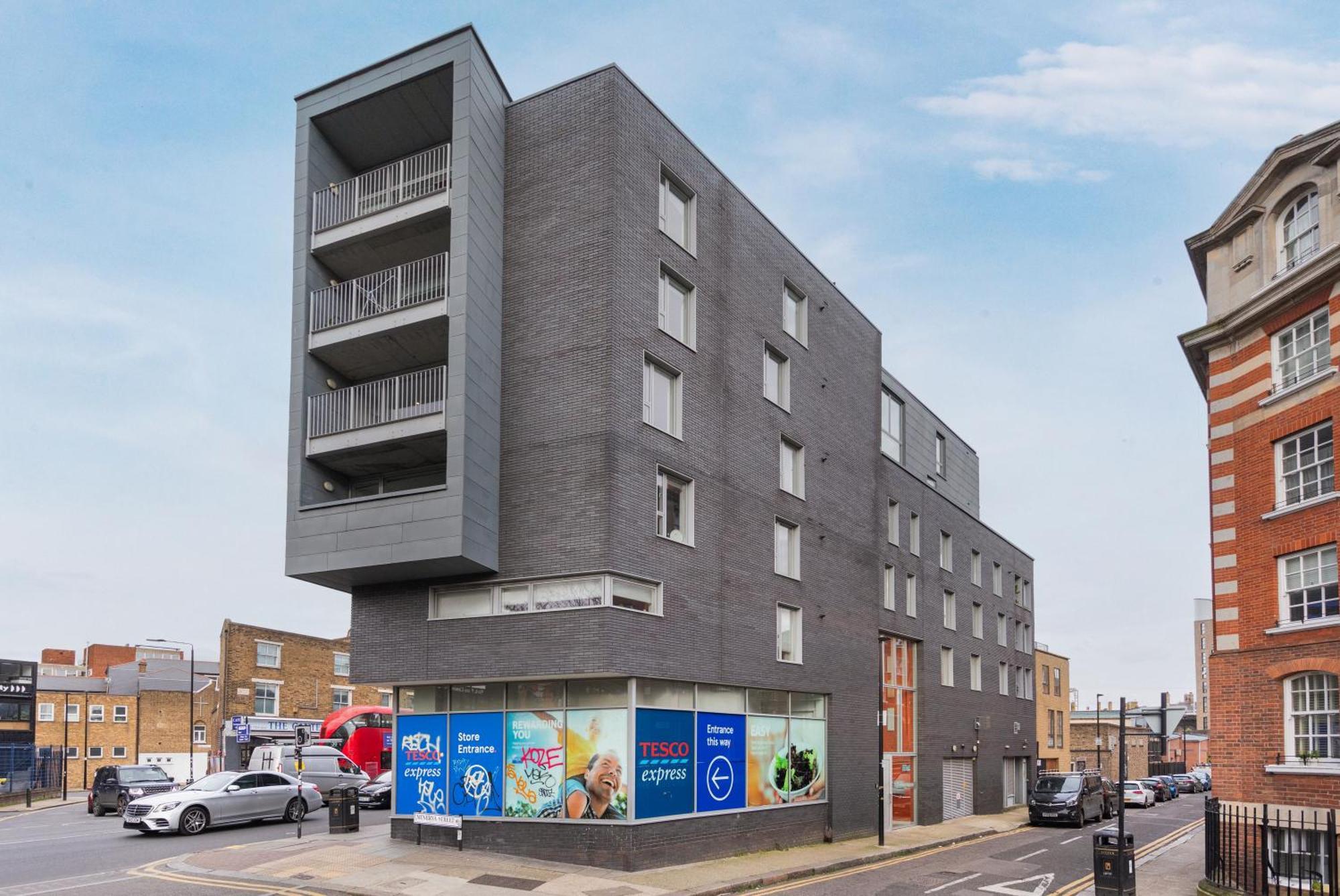Lift & Free Parking, Modern 1 Bed Flat In Shoreditch Next To Train Station Londen