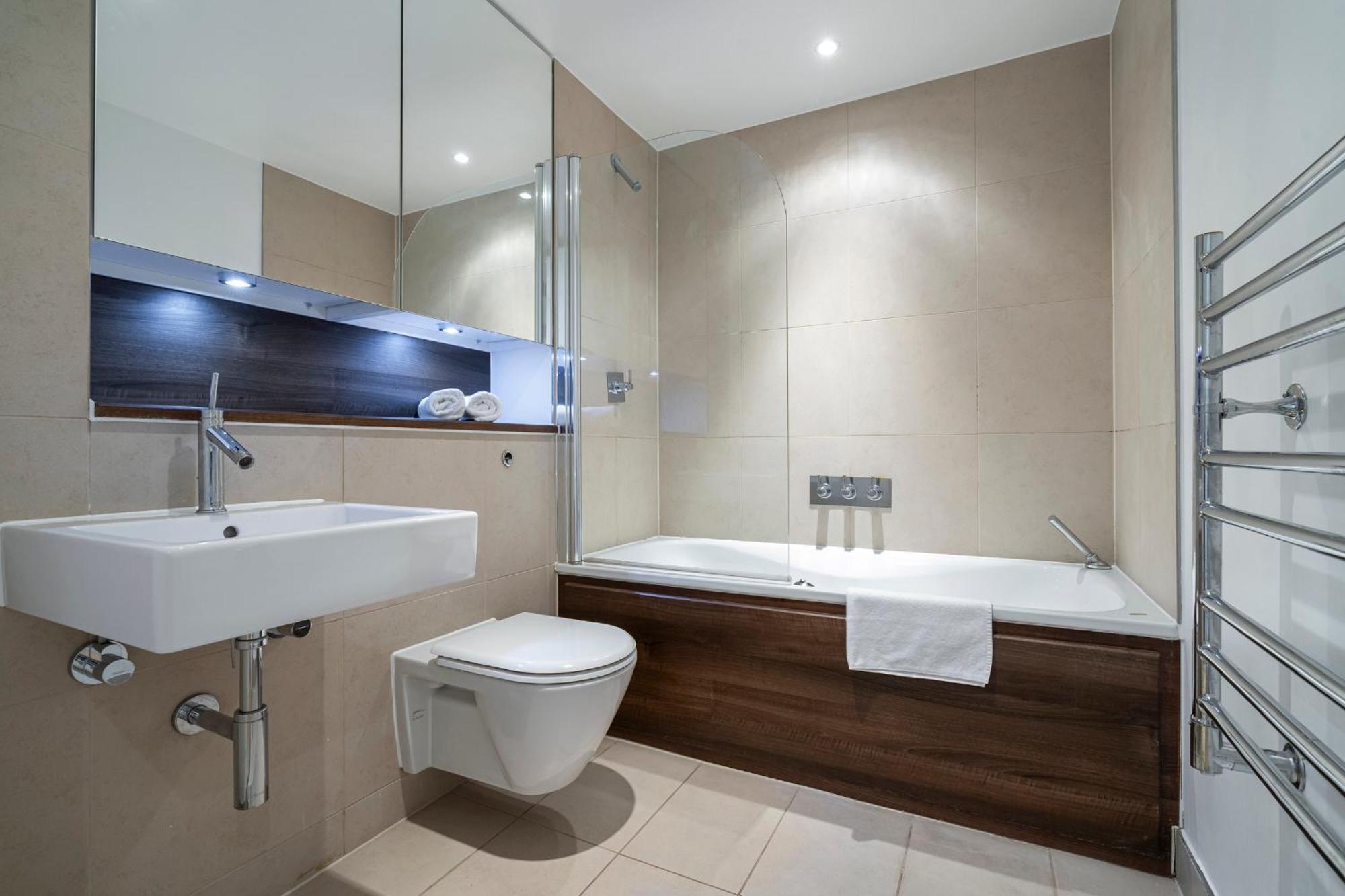 Borough Flat With Views By Underthedoormat Apartment