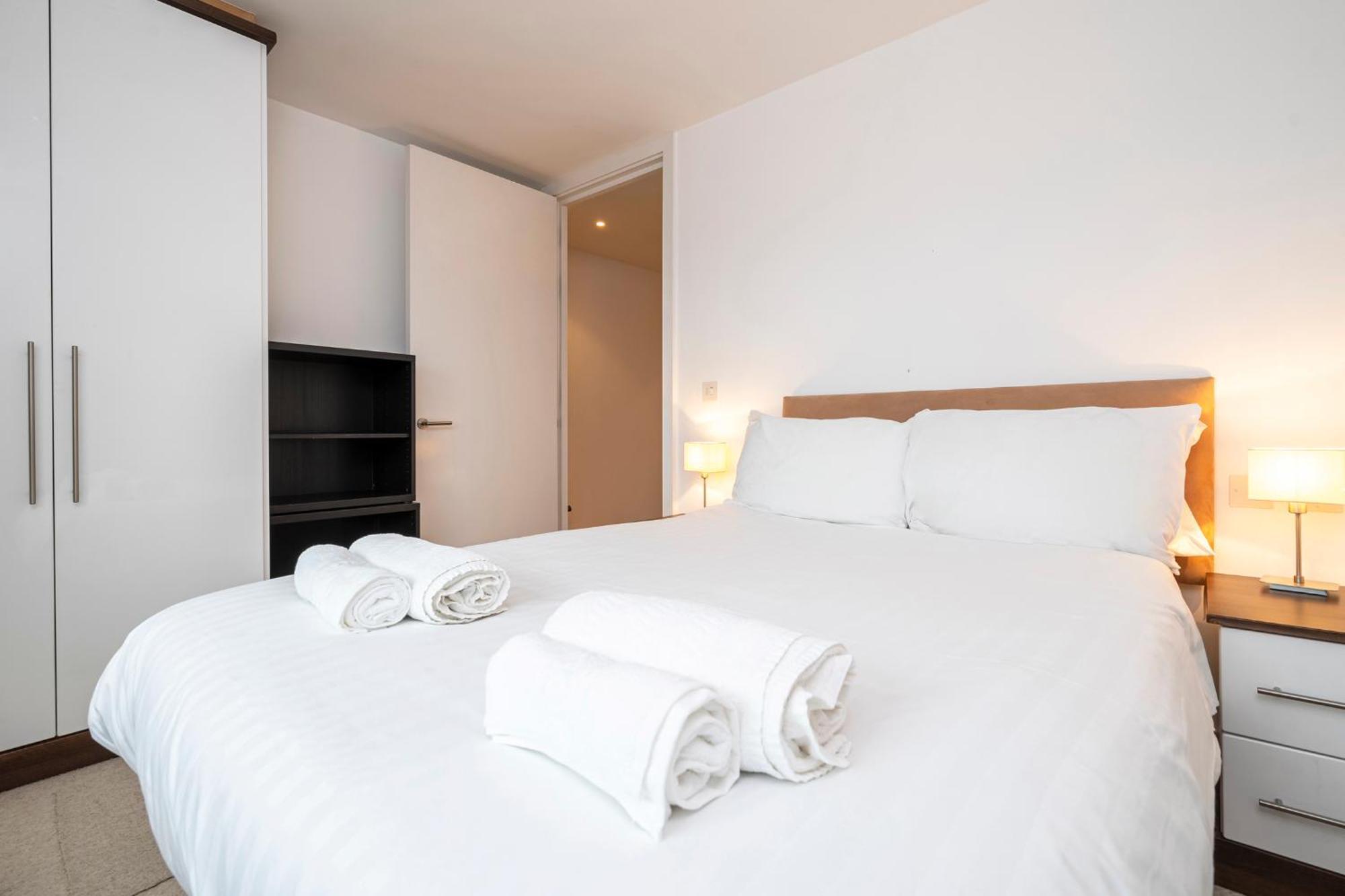 Borough Flat With Views By Underthedoormat Apartment London