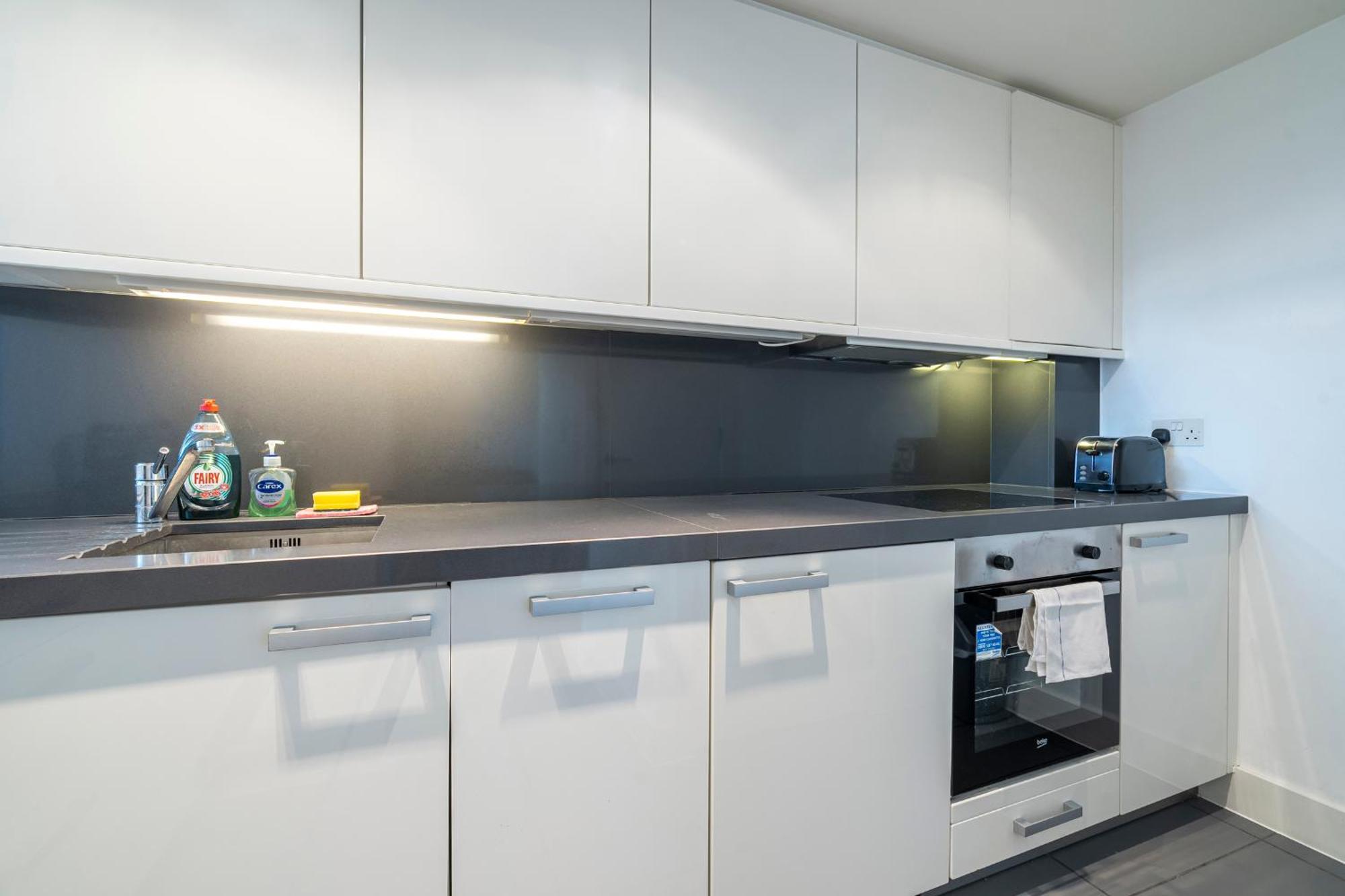 Borough Flat With Views By Underthedoormat *