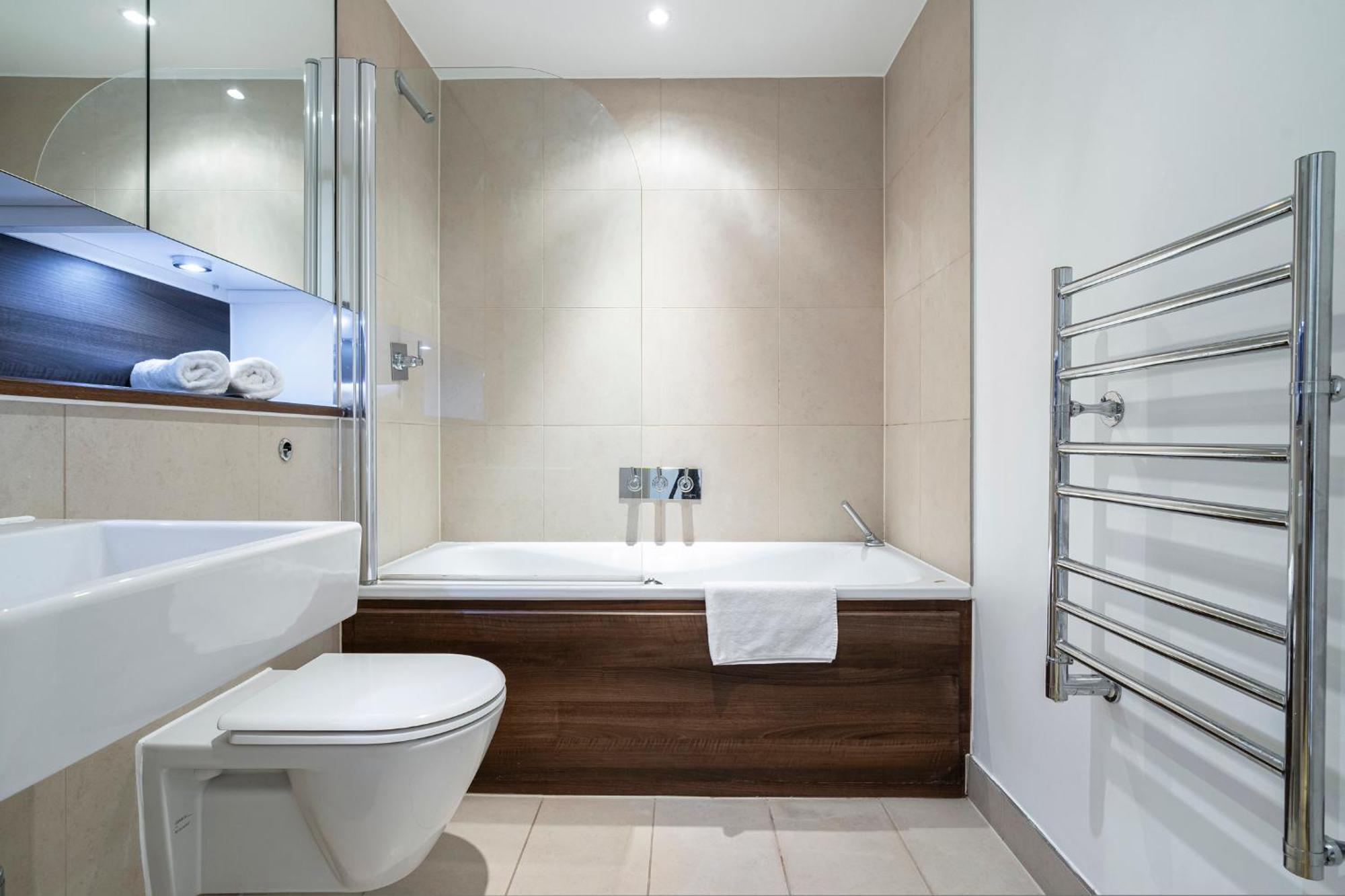 Borough Flat With Views By Underthedoormat Apartment *