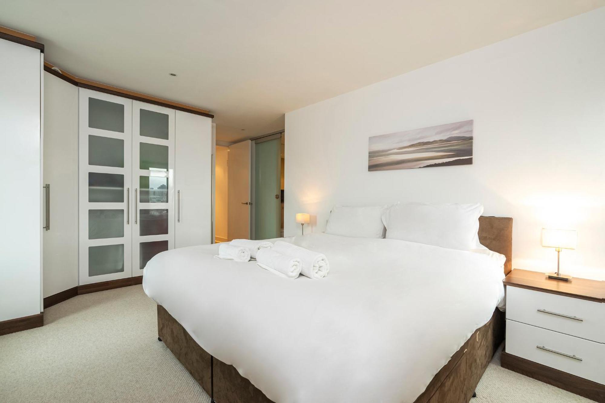 Borough Flat With Views By Underthedoormat London