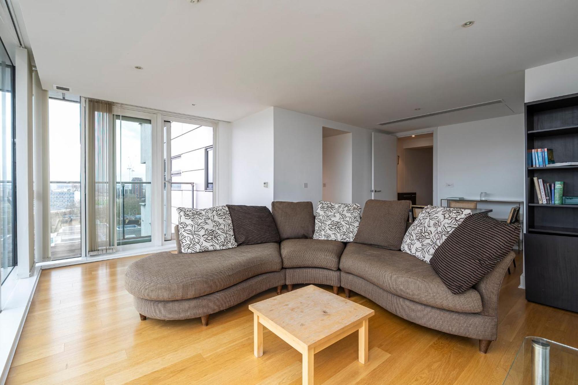 Borough Flat With Views By Underthedoormat *
