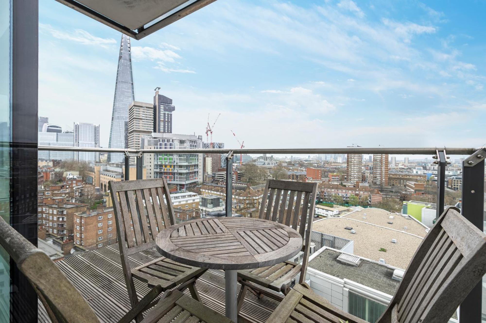 Apartment Borough Flat With Views By Underthedoormat London