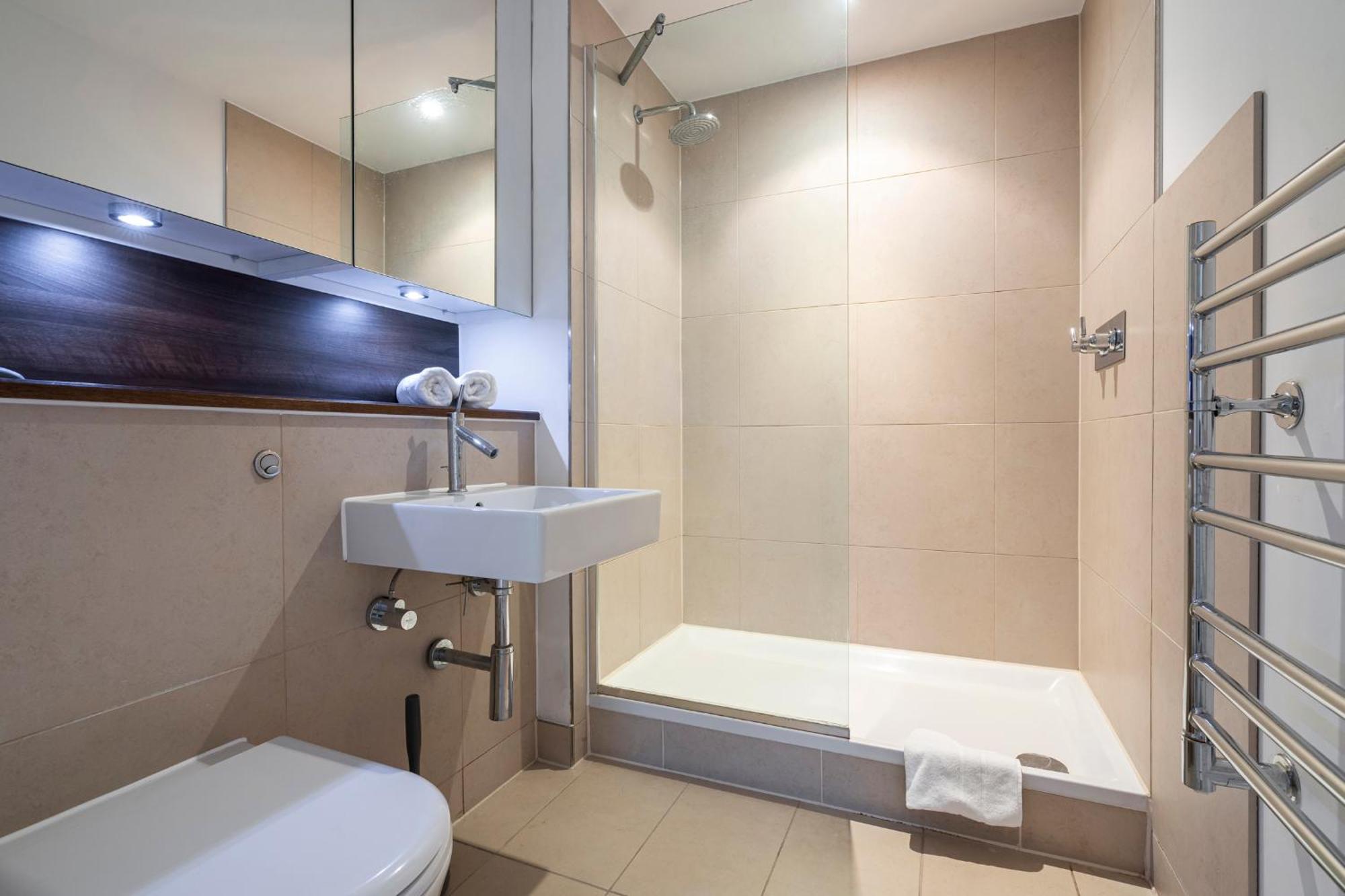 Borough Flat With Views By Underthedoormat Apartment London