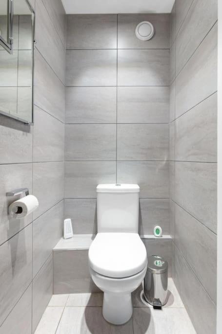 Apartment Bank/monument *