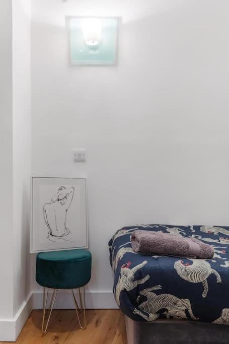 Bank/monument Apartment *
