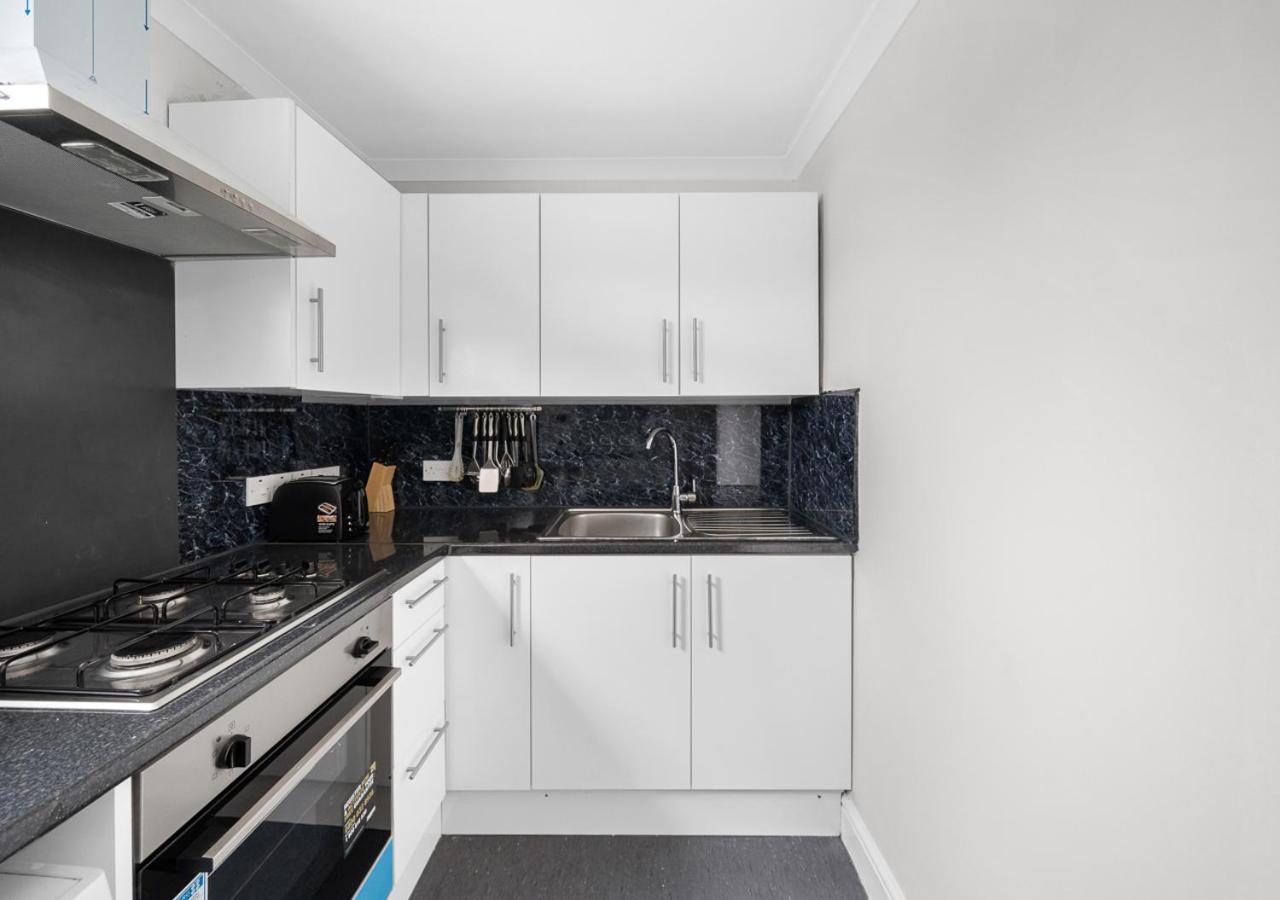 Apartment Uksas Two Bed Flat Park Front