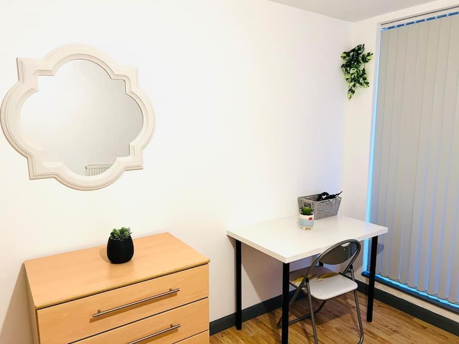 Excellent Two Bedroom Flat In Apartment London